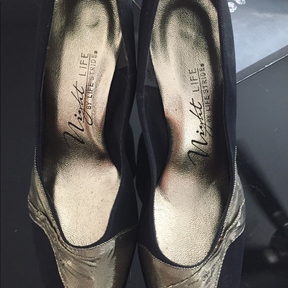 BLACK/GOLD HEELS - Picture 4 of 8